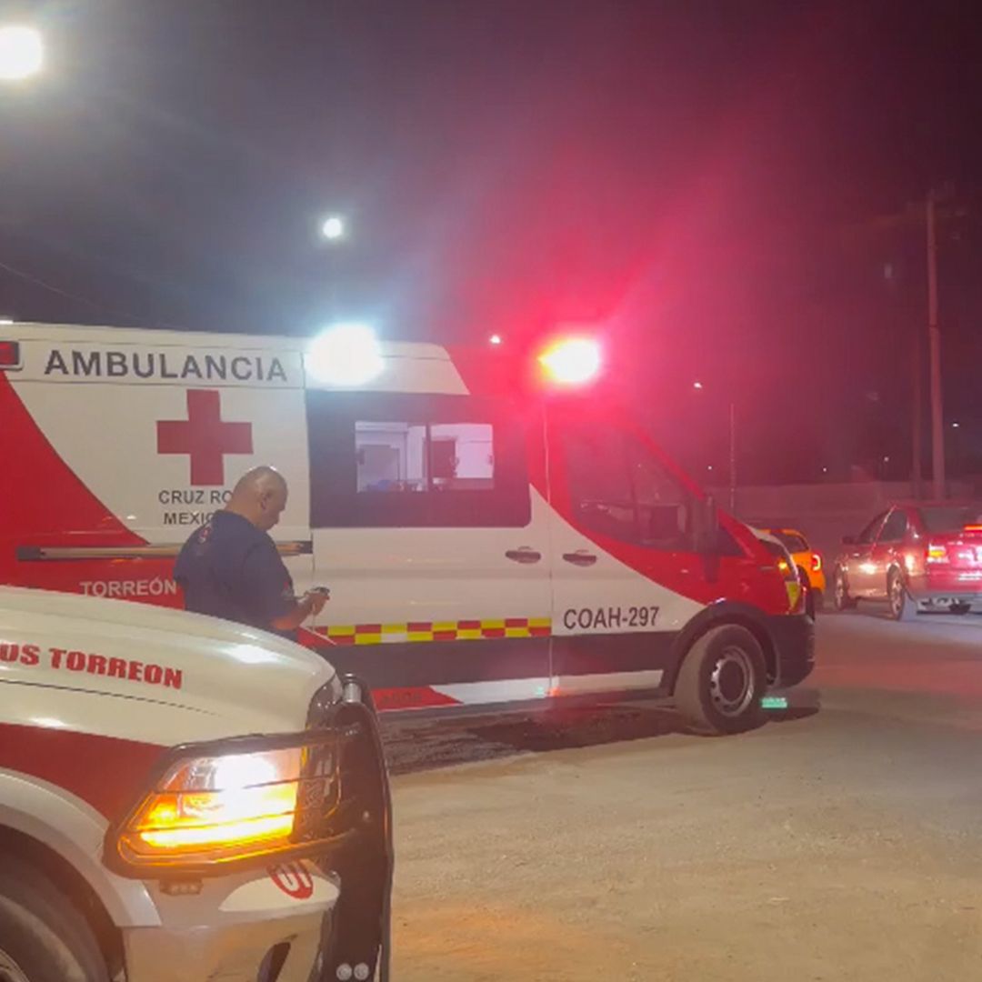 Vecinos Rescatan a Hombre en Estado de Ebriedad que Entró a Nadar a Canal de Riego en Torreón